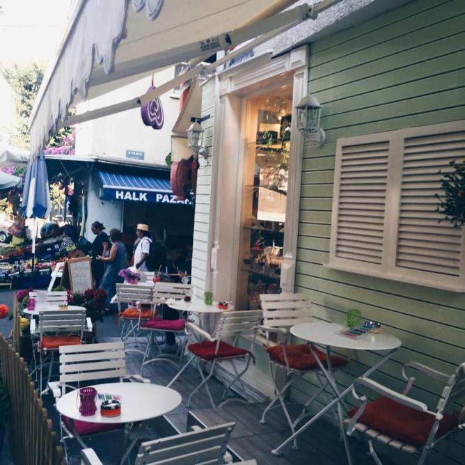 #classy #outfit #classyandfashionable #travel #dress #shoes #heels #eyes #black #fashion #model #best #blogger #rocks #jdaoutfit #fashionrocks #gaptstyle #turkiye #turkblogger #flowers #like #live #smile #lifestyle 