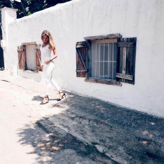  #highheels #outfit #monday #heybeliada #pazartesi #travel #dress #shoes #heels #eyes #black #fashion #model #best #top #gapstyle #denim #blogger #rocks #fashionaddict #fashionrocks #balmainparis #turkiye #turkblogger #flowers #like #live #smile #healthylife #lifestyle